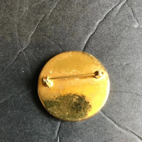 Diva Favstina Gold Color Brooch pin - Picture 3 of 3